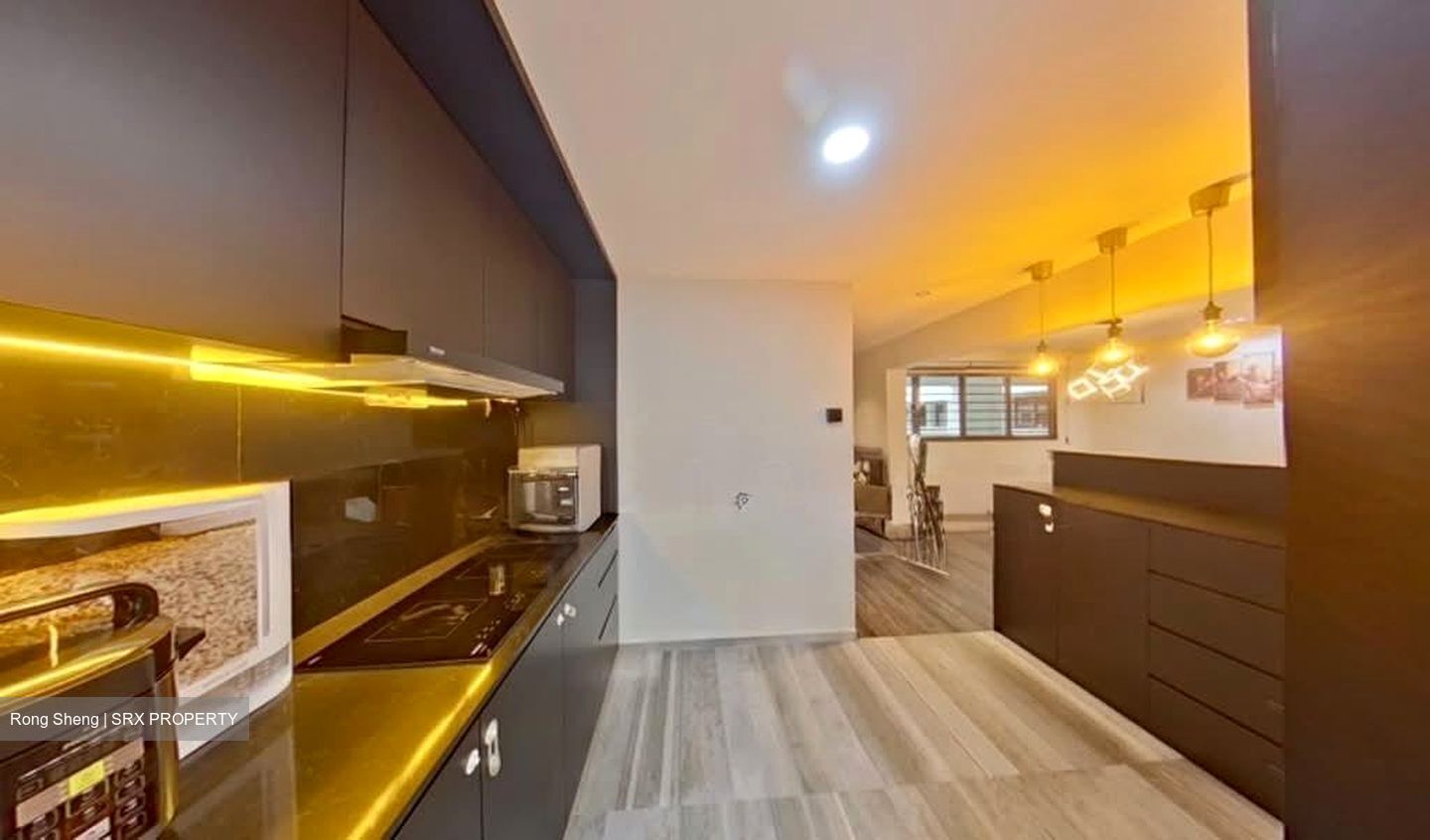 Blk 556 Jurong West Street 42 (Jurong West), HDB Executive #558408541
